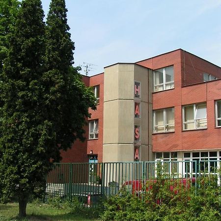 Hotel Hasa Praha Bagian luar foto