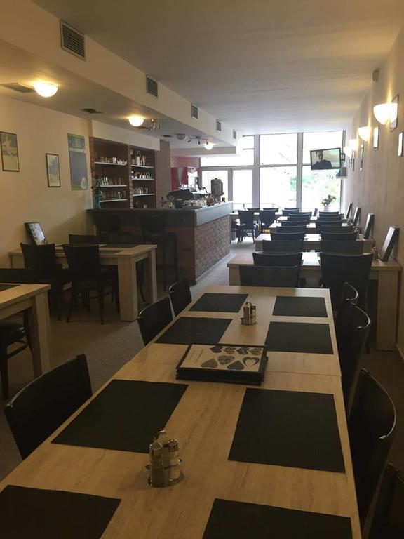 Hotel Hasa Praha Bagian luar foto
